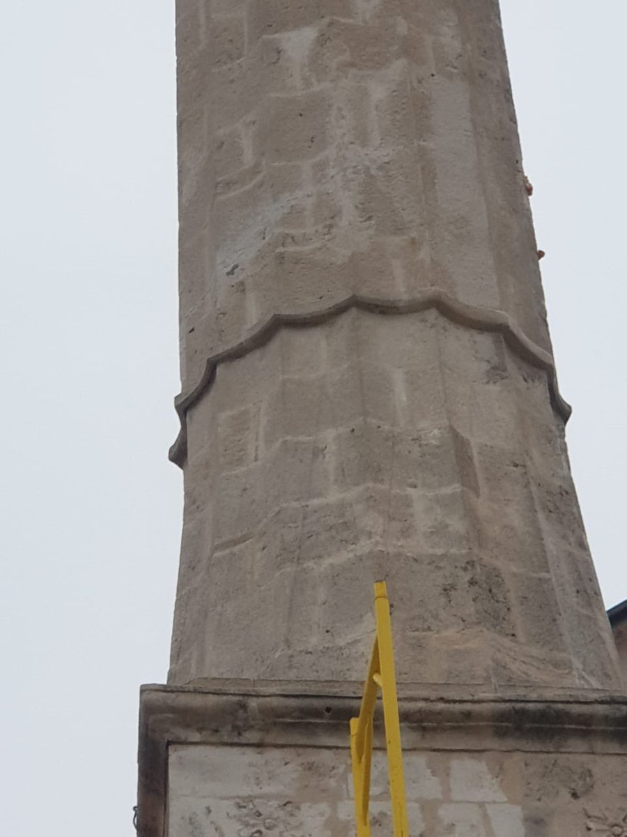 erionveliaj's tweet photo. Silikoni i vendosur mes çatise provizore per punimet e restaurimit dhe minares se xhamise eshte pastruar ne pak minuta. As ka krisje, as ka shembje.

Ketu po kriset nje parti ne 5 copa qe mundohet te panikose besimtaret me mastik, dhe po shembet nje rrjet portalesh gjobash! TURP! https://t.co/CLf1wwCTwd