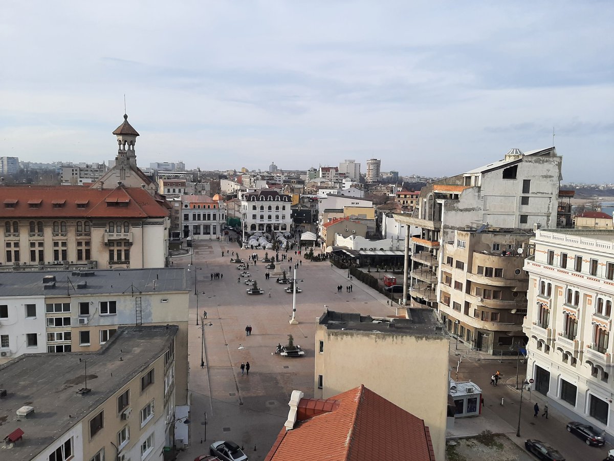 But the old town has so much potential. Eclecticism, neo Renaissance, Art Nouveau, Ottoman era buildings.. if only all the ugliness between it would be tackled and at least an effort at restoration would be made. Constant could learn a lot from Odessa or Batumi in this regard.