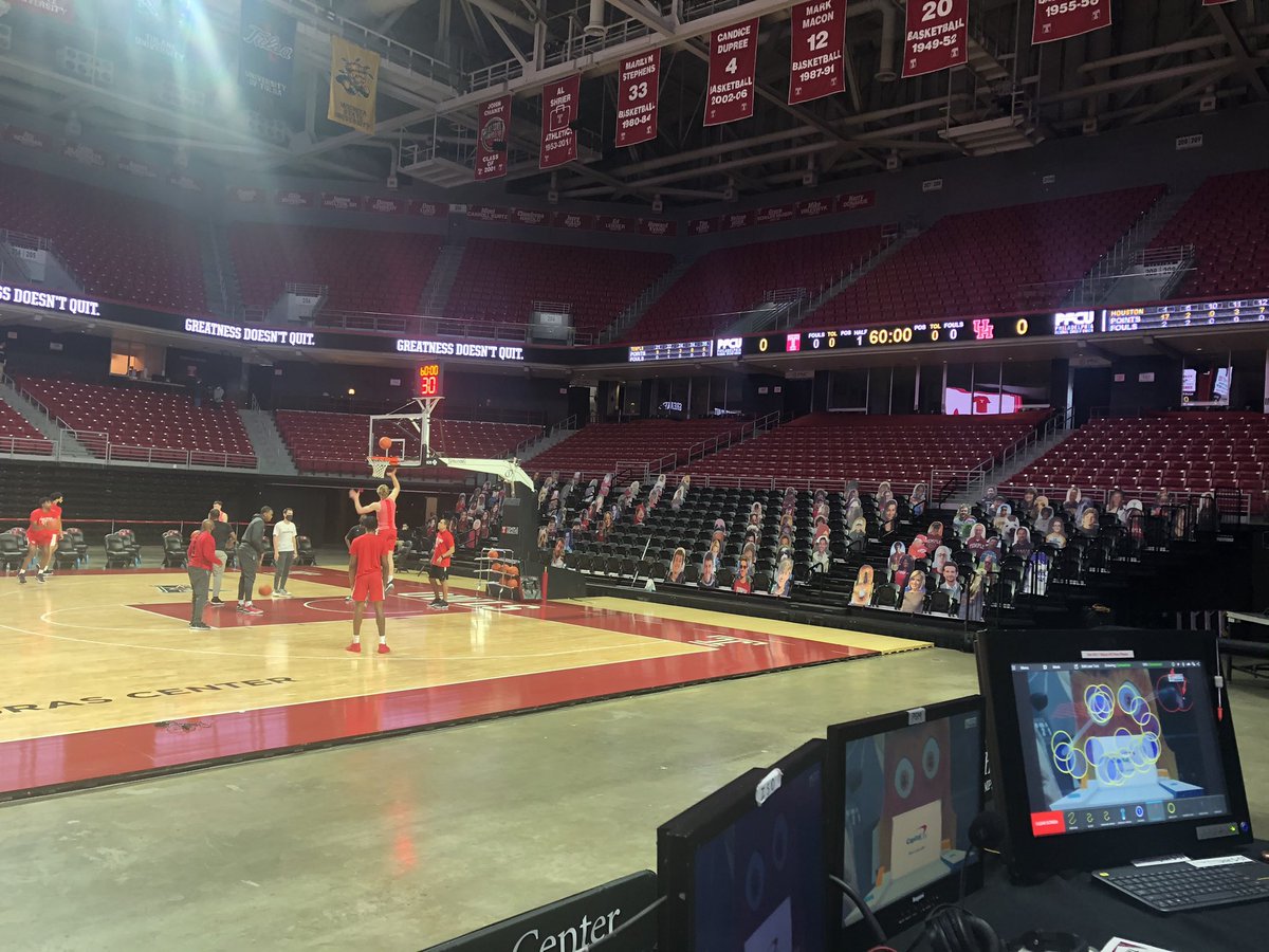 Getting ready for my first game in an empty basketball arena😳 Houston at Temple at 12 EST