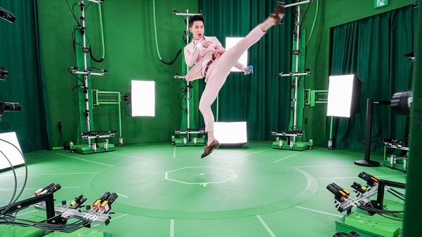 MSFTVolumetric's tweet image. Na Tae-joo, a favorite on the show &apos;Mr. Trot&apos;, performs Taekwondo at Jump Studio, our volumetric video capture partner in Seoul.  

His hologram will be out on SKT&apos;s Jump AR/VR platform this year. 

▶youtu.be/O423aHf-hdo