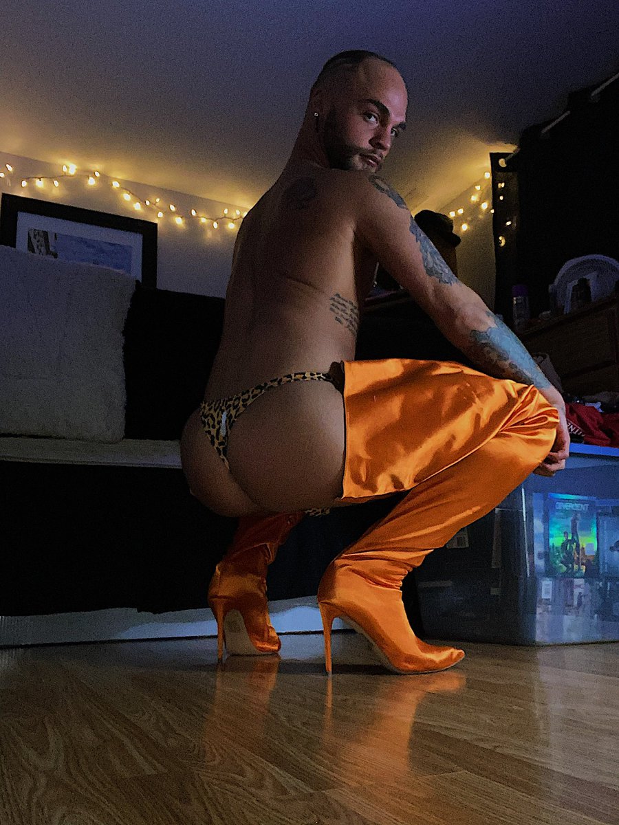 JohnnyMNichol's tweet photo. Back to Twitter! Head over to my #onlyfans to see more https://t.co/mGphVHWHvm