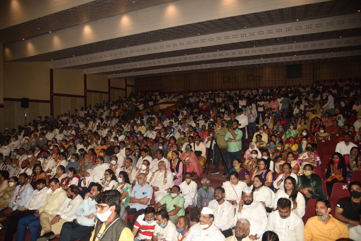 INCMumbai's tweet photo. North Central District Congress  held Karyakarta Sammelan. @BhaiJagtap1 unfolded future MRCC programmes in distinguished presence of @sonaldatta @Charanssapra @PriyaDutt_INC @AslamShaikh_MLA @VarshaEGaikwad @naseemkhaninc @BabaSiddique @zeeshan_iyc https://t.co/rWMTlBg8aH