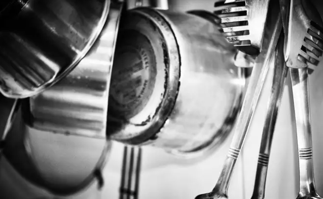 Stainless Steel is known to be the ideal metal for cooking any kind of food due to its non-reactive properties. Eating or drinking in this metal is considered to have a safe impact on your health.