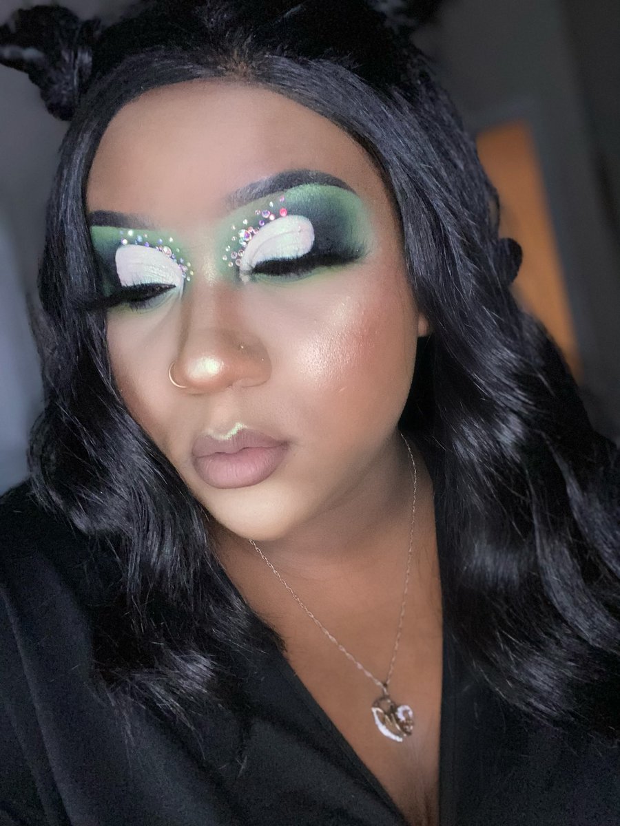 Attached to nothing...connected to everything 🖤💚
.
Checkout my <a href="/mmmmitchell/">mitchell</a> recreate with my own little twist💚
.
Products used:
<a href="/JeffreeStar/">Jeffree Star</a> 
<a href="/NARSCosmetics/">NARSCosmetics</a> 
<a href="/elfcosmetics/">e.l.f. Cosmetics</a> 
<a href="/jaclyncosmetics/">Jaclyn Cosmetics</a> <a href="/Jaclynhill/">kyla</a> 
<a href="/clarinsusa/">Clarins</a> 
<a href="/MorpheBrushes/">Morphe</a> 
Details on insta💚