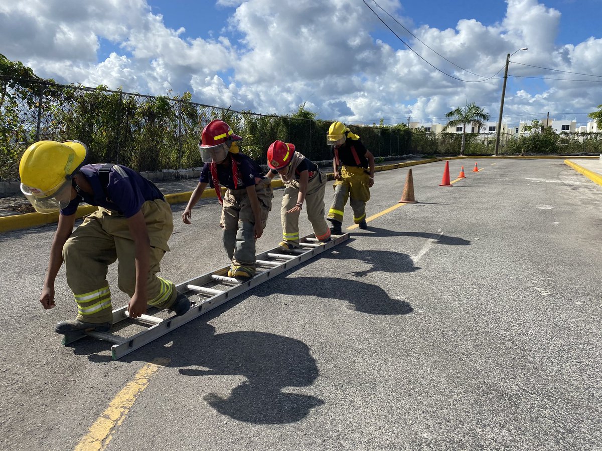 BVPC_Oficial's tweet photo. En #BomberosVPuntaCana el entrenamiento constante nos permite enfrentar las amenazas de la zona turística con destreza y profesionalismo.

¡Preparados para responder! https://t.co/ZZR2qz51y2