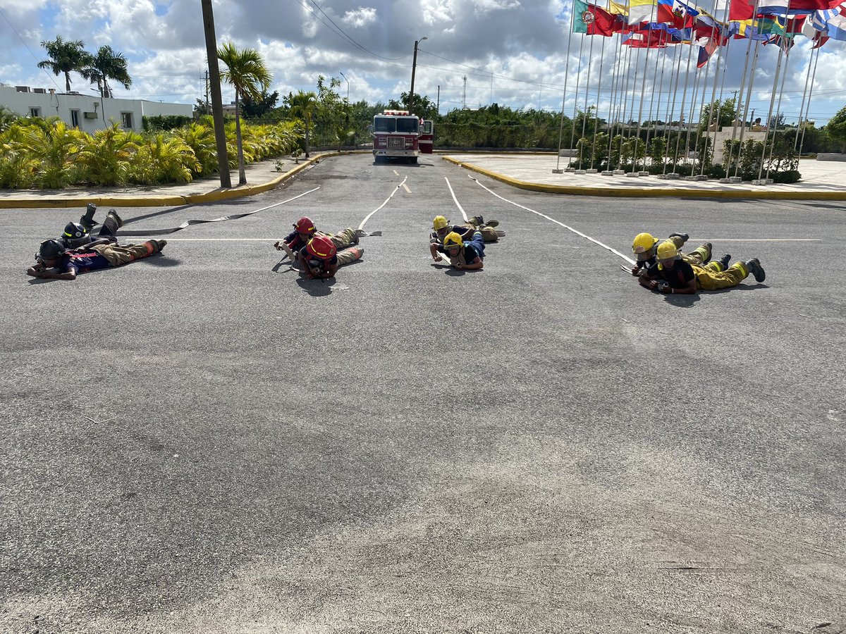BVPC_Oficial's tweet photo. En #BomberosVPuntaCana el entrenamiento constante nos permite enfrentar las amenazas de la zona turística con destreza y profesionalismo.

¡Preparados para responder! https://t.co/ZZR2qz51y2