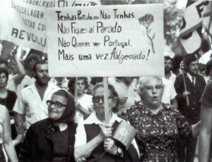 “Tenhas Partido ou Não tenhas
Não fiques aí Parado
Não Queiras ver Portugal
Mais uma vez Algemado!”