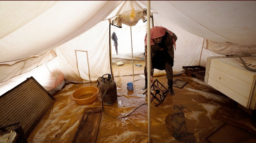 #SYRIA—In Idlib around 50,000 internally displaced persons in more than 100 refugee camps have been hit hard by recent heavy rainfall and floods

Our teams are on the ground distributing essentials: tents, blankets, hygiene kits and food packs.

Visit: islamic-relief.org.uk
