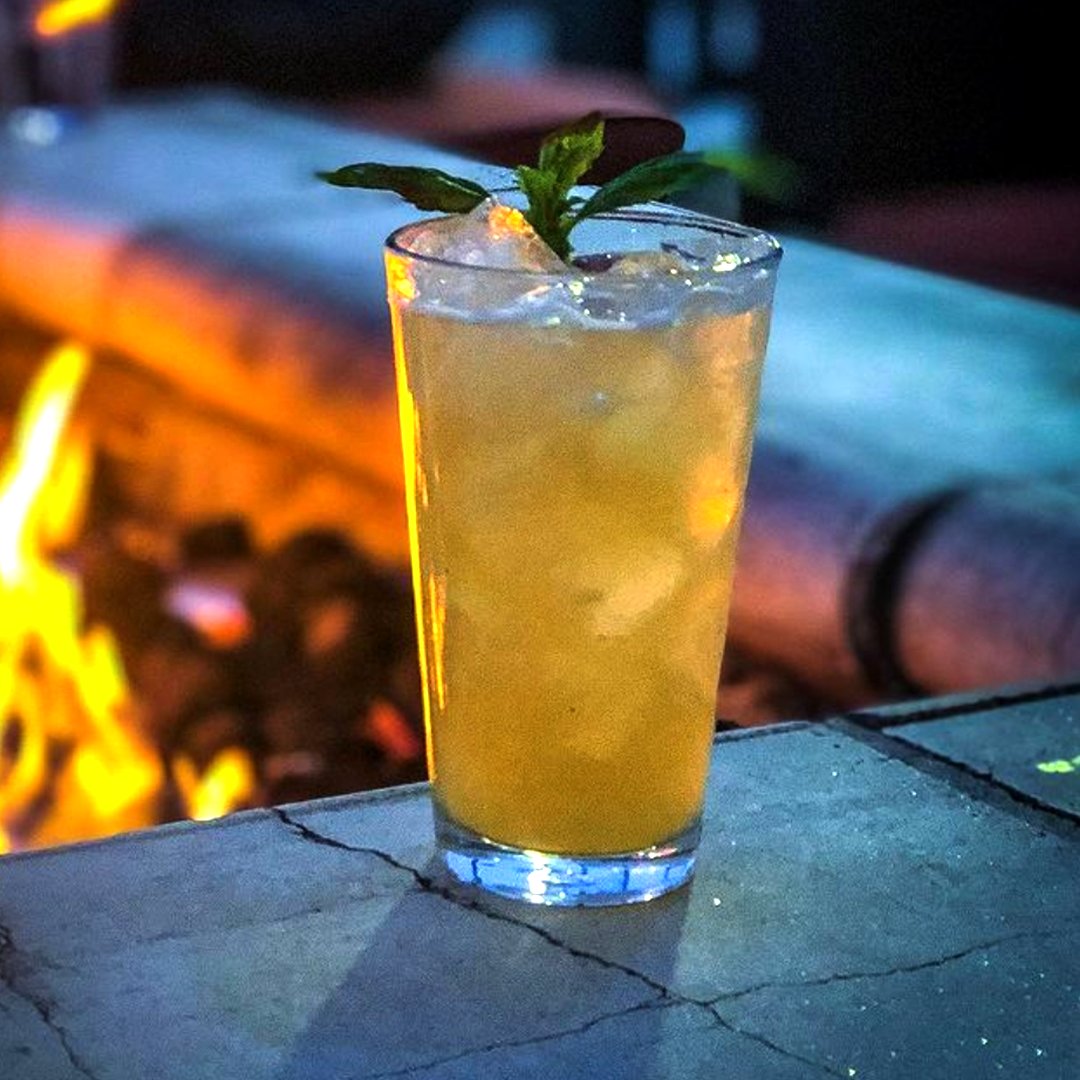 🔥 Why do cocktails taste so much better when you're drinking them fireside? https://t.co/3R7F3BpTjx