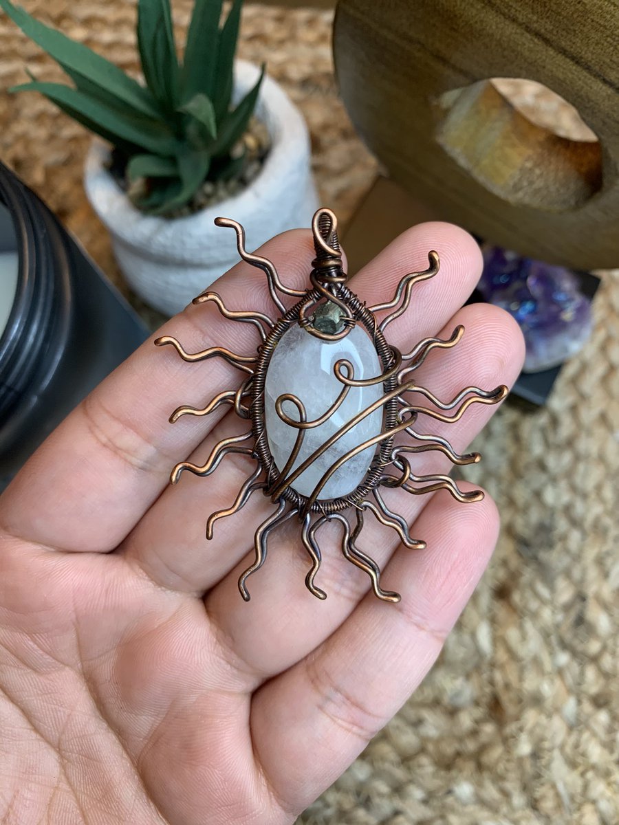FlowerAura_'s tweet photo. Rose quartz &amp; moonstone 😌✨

~ available 1/27 1pm CST 

🚨set your alarms🚨 https://t.co/EqF8Cbv0Ch