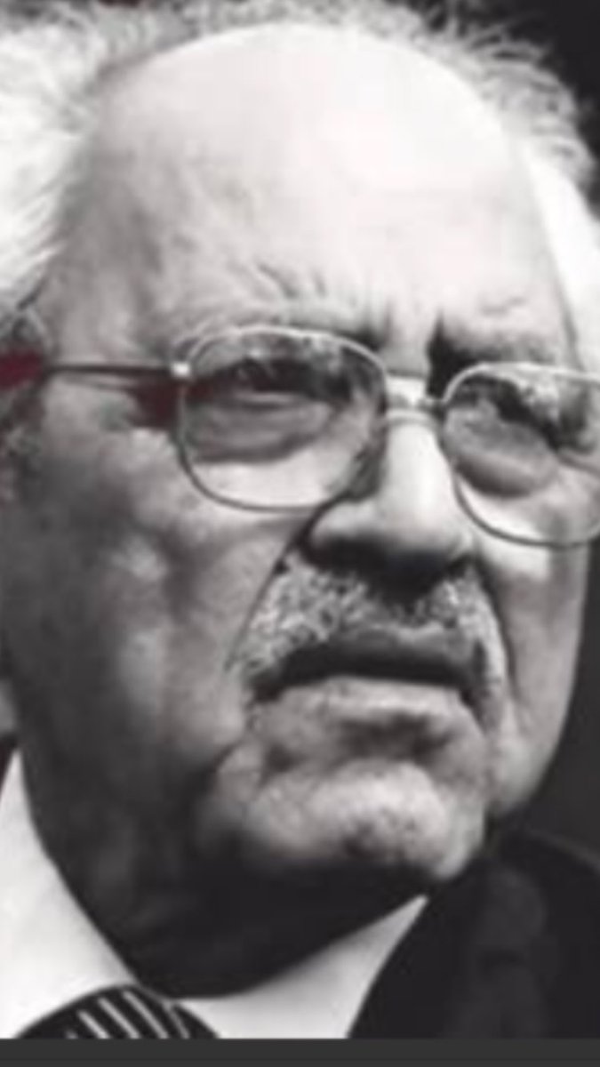 88 yaşında..
O,hepimizden genç.
Hep öyleydi zaten.
Ne mutlu ki bize, birlikte aynı çağda yaşıyoruz.

“Sen geldin benim deli köşemde durdun 
Bulutlar geldi üstünde durdu 
Merhametin ta kendisiydi gözlerin 
Merhamet saçlarını ıslatan sessiz bir yağmurdu..”

#SezaiKarakoç