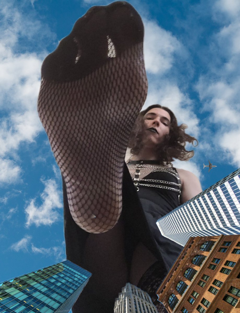 bigger_make's tweet photo. Mega giantess @MaeMerciless #giantess #giantessfeet #giantessgrowth #giantesscrush https://t.co/PnXZO8pcOx