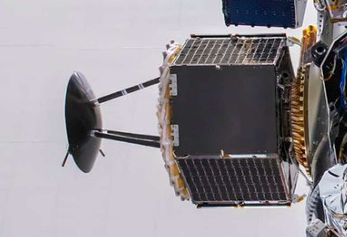 Middle ring port 1 is the QPS-SAR-2 (Izanami) satellite (photo  @LaunchPhoto)