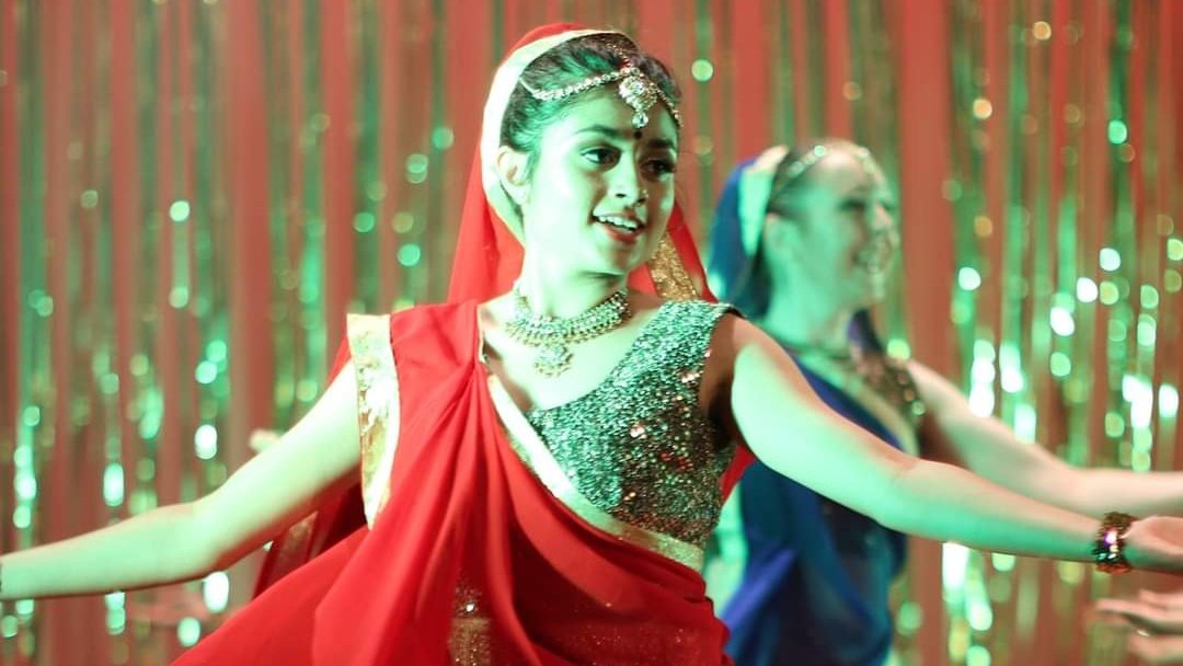 sampad_arts's tweet photo. 1 HOUR TO GO! Head to https://t.co/gf6VD0Ln3F at 5pm to watch an unforgettable performance by @bddance, kicking off our #AsianSpringOnScreen series in style! We can't wait ππ½ππ₯³ https://t.co/73huqgicFQ