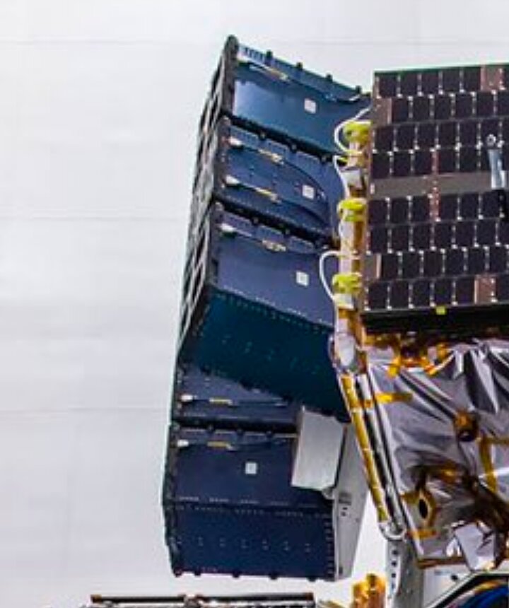 Top ring port 1 is a set of 6 ISIPOD deployers from ISILAUNCH, containing either the Planet or Kepler sats (photo  @LaunchPhoto)