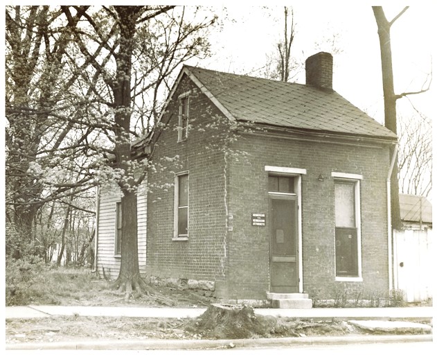 WilcoHeritage's tweet photo. We’re back with our #QuestionoftheWeek! “What is this building and what purpose did it serve?” Here’s a clue…it’s one of the oldest brick building on Main Street! #savingplaces #memories #historicpreservation #historyeducation #localhistory #community https://t.co/YE6bw6CFFM