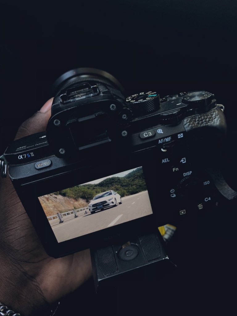 jue_waynei's tweet photo. What you see vs what i see 😁📸 https://t.co/aRxZe9q2jZ