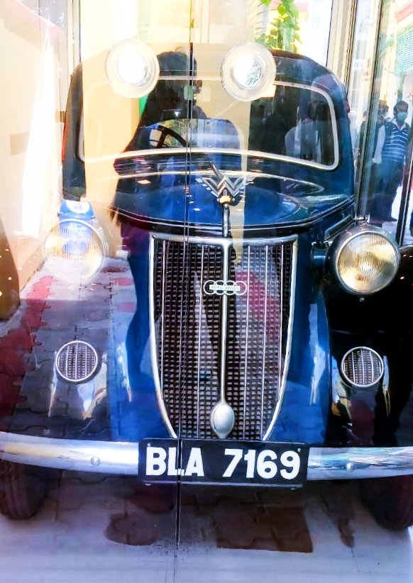 Alokjha46's tweet photo. Netaji
Neta ji Subhaah Chandra Bose Car.
Netaji Museum 🇮🇳
#Netaji Netaji
@narendramodi @netajisubhashc2
@Alokjha46 #netaji_bhawan #NetajiSubhasChandraBose #NetajiJayanti #MamtaBanerjeeKoJaiShriRam #netajibose #SubhashChandraBose #pmmodi #netajimuseum #JaiShreeRam #Alokjha https://t.co/k5vCJlpxFi