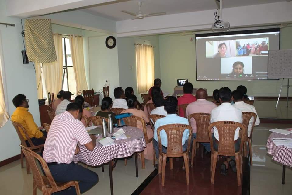 GsCein's tweet photo. Mr. Alex, M&amp;E Coordinator explains M&amp;E Frame work and Data collection methods of Economic Justice Project Phase 3 at Nagpur https://t.co/IzLpyJsOwR