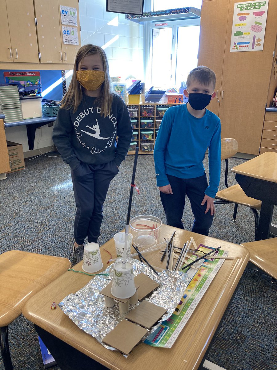 FlackCindy's tweet photo. Team Flack designed their own towers today. The criteria was it had to be as tall as their knees and can withstand wind. 😊 #vanallenpride https://t.co/EpnORgojxD
