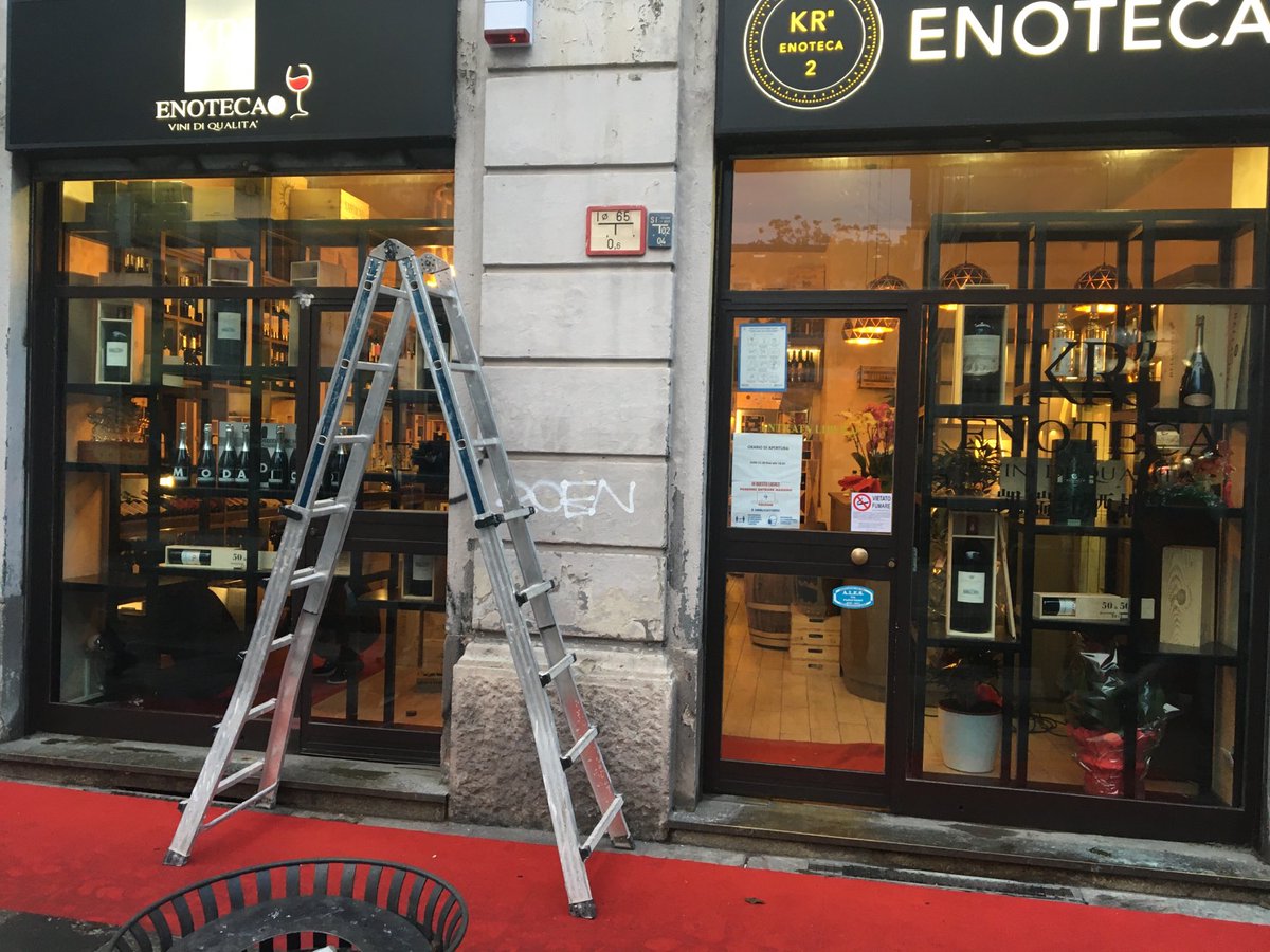 dariodivico's tweet photo. della serie “ottimismo della volontà “: a Milano Chinatown aprono nuove botteghe https://t.co/WbXiccv1vx