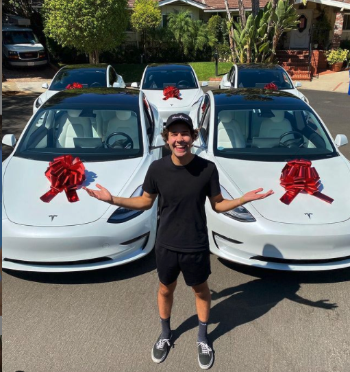 17/ And...B - The Tesla relationship w/ David Dobrik is so smart. You max out on Bay Area people buying Tesla Xs at some point. You want to then build out a ton of Gen Z model 3 buyers.No easier way than getting David to do the marketing for you. 