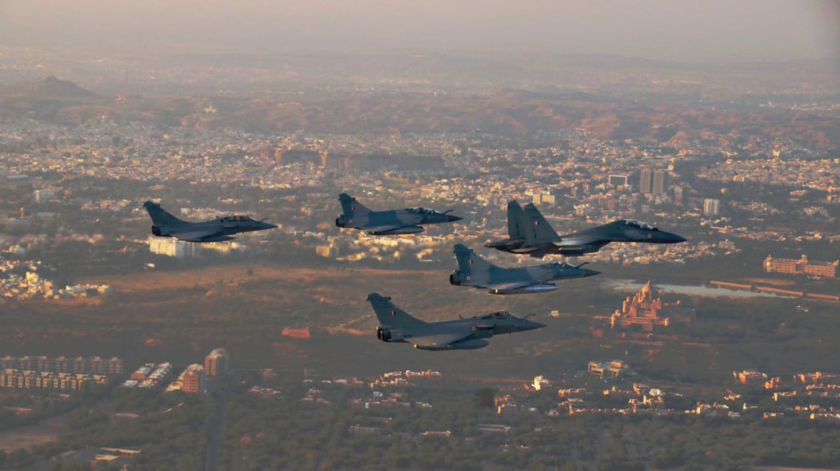 RavinSChowdhary's tweet photo. The Indian Air Force (IAF) kickstarted the first major international wargames involving its Rafale fighter jets in Jodhpur with their French counterparts.

#DesertKnight21 #Rafale #IndoFrenchEx #DesertStorm30 #airforceagerelaxation #Budget2021 #IAF #JodhpurSkies #jodhpur https://t.co/nknTeyv2qq
