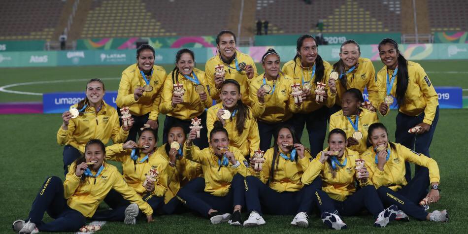 How bad women’s football is treated in South America isn’t a secret for anyone, today i’m doing this thread in order to inform people about everything  Colombia’s WNT have been through since 2015:Likes and RTs are appreciated.