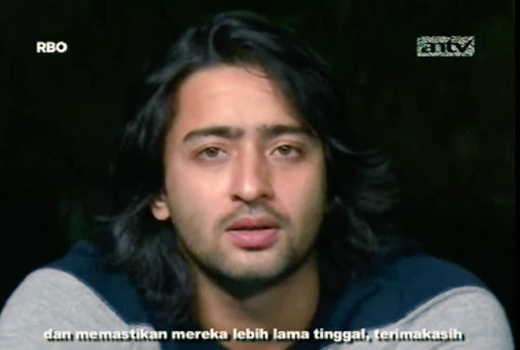 Long silky hairs, hazel brown eyes and those apple cheeks Mummy he is looking chooooo cuteeeeee  #ShaheerSheikh