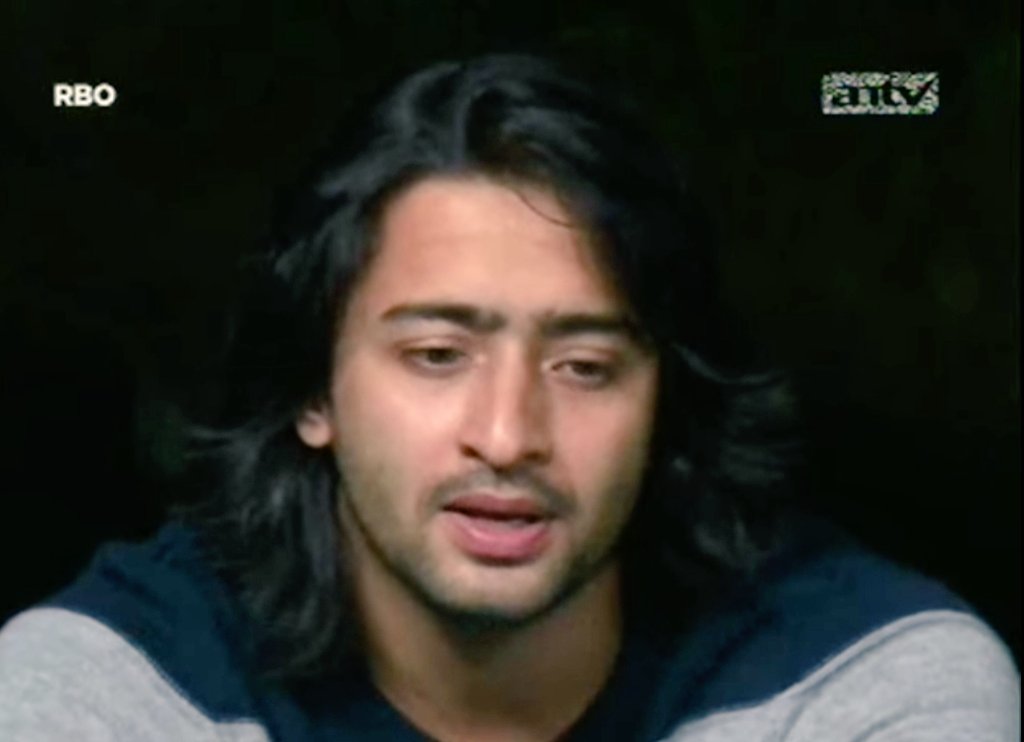 Long silky hairs, hazel brown eyes and those apple cheeks Mummy he is looking chooooo cuteeeeee  #ShaheerSheikh