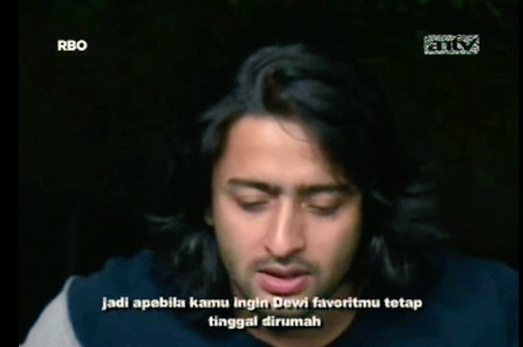 Long silky hairs, hazel brown eyes and those apple cheeks Mummy he is looking chooooo cuteeeeee  #ShaheerSheikh