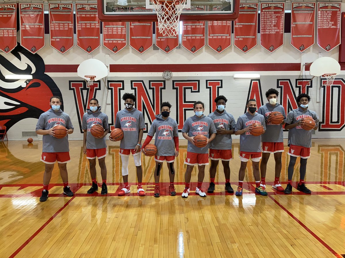 VinelandHoops's tweet photo. 2021 Varsity Team 🐔🏀🔥 https://t.co/WUWQ0uf4D2