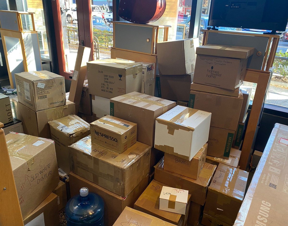 llynstrong's tweet image. Boxes are anxiously awaiting the move. After 28 years in this space, it is almost time to say goodbye to 119 North Main Street and hello to 1322 East Washington Street!
llynstrong.com/upcoming-move/
#llynstrong #strongmoves #strongpersonality #jewelry #localartist #yeahthatgreenville