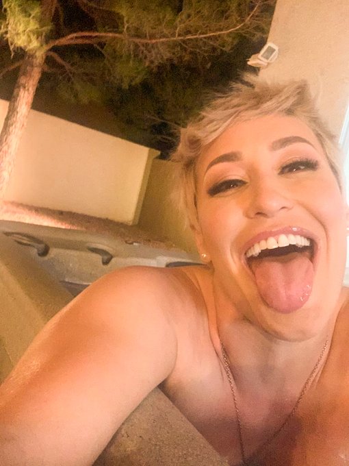 Did you know https://t.co/dCZ5TstNOs is the ONLY place to get all my naughty selfies. 👅 https://t.co