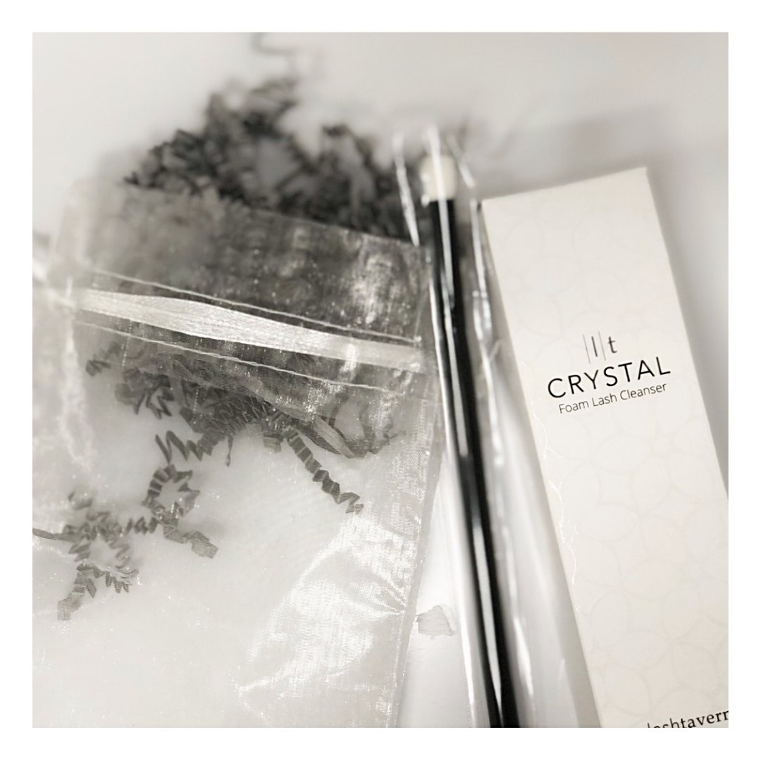 GIRL, clean your lashes! Do you offer your clients an aftercare kit on their first visit? Tell us what's in yours.

📸 : @lashandglowbeautybar 

#eyelashextensiontraining #lashtrainer #lashtaverntraining #lasheducator  #volumelashcourse #classiclashcourse #onlinelashtraining