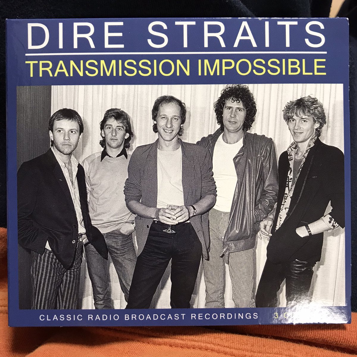 やや久しぶりにCD買ったー
DIRE STRAITSの3枚組ライブと
FLEETWOOD MACの6枚組ライブと
THE CLASHの4枚組ライブ。
全部ちょっと懐かしいやつ。
最近、殊の外ライブ好きに。