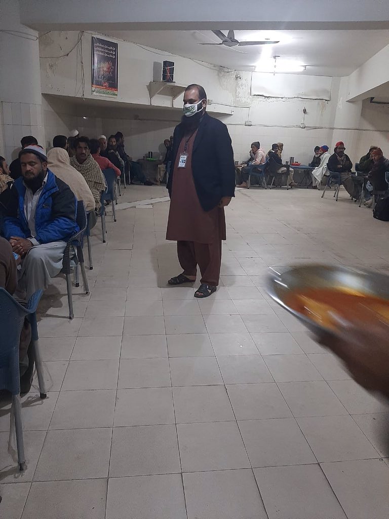 InsafianPtiPK's tweet photo. راولپنڈی
وزیراعظم ٹائیگر فورس کے رضاکار پناہ گاہ راجہ بازار میں اپنی خدمات دینے میں مصروف عمل ہیں۔@DCRawalpindi
#TigersForce
#DisttRwp https://t.co/VjuHmXMher