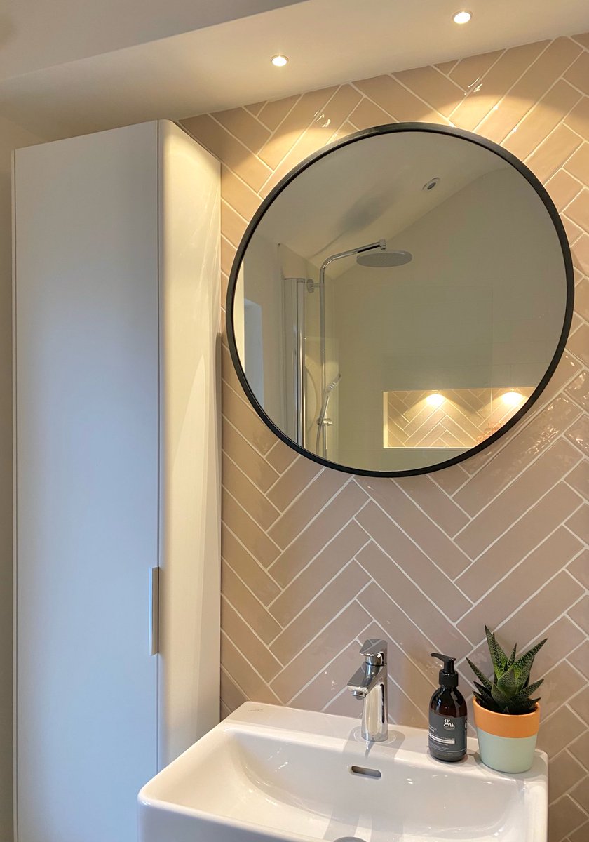 It’s no secret that we love a #BeforeAndAfter pic and this is why! 

#FamilyBathroom project #Cardiff by our designer Zoe 📸

#PinkTiles #BlackAndPinkBathroom #BathroomDesign