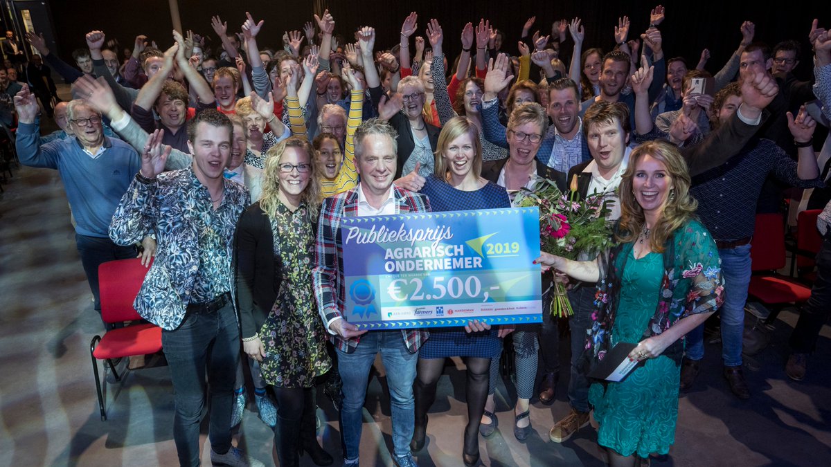Vorig jaar wonnen we de publieksprijs bij de verkiezing Agrarisch Ondernemer van het jaar, alleen de nominatie al was een hele eer. Samen met familie, medewerkers en deelnemers in een grote bus naar de verkiezing toe, echt een onvergetelijke ervaring waar we heel trots op zijn.