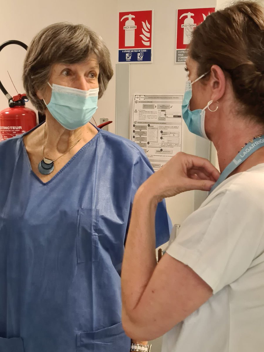 unarefssa's tweet photo. Encore un week-end à vacciner les soignants ! Les bénévoles, autour du Ssa, sont sur le front plus que jamais ! Que cet élan citoyen infuse une force de résilience nationale !
Que les vaccins soient au rendez-vous et nous ferons le reste .. https://t.co/ISG5EMXP8g