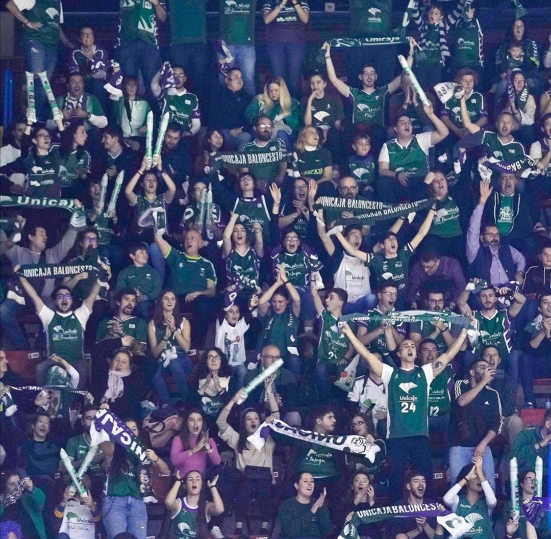 carmenmarinajco's tweet photo. Recuerdo aquel 18 de enero de 2020 y se me eriza la espalda de emoción... Hoy estaríamos allí con las mismas ganas e ilusión que hace un año!! Siempre apoyando a nuestro equipo, siempre unidos.
Creemos en vosotros @unicajaCB
#soydelunicaja #sentirnoscerca https://t.co/Zbrx0DOadX