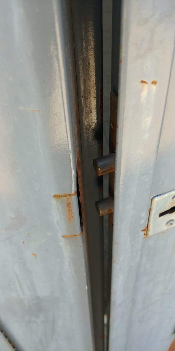 Patosantoro2's tweet photo. Y seguimos sumando instituciones educativas con intento de robo o vandalismo.
21/01 ES 10 de Alberti robo de bomba, sin agua y será utilizada como centro de vacunación.
23/01 JI 934 rotura de vidrios y alambrado.
#SinRespuestas
#SinGestion
@MunicipioPilar
@FedericoAchaval https://t.co/loPAld9TAn