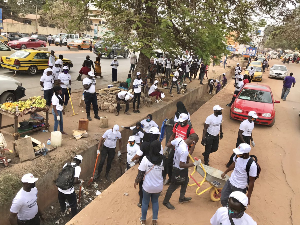 gambiaoceanhero's tweet photo. Gambia Ocean Heroes joined @helpgambia1 initiatives ‘Diaspora cleanup’, as we save the environment ♻️ from #36tons of trash 💪🏿with various civic organizations at a massive cleanup from Westfield to Jimplex.
#KeepGambiaClean
#BePartOfTheSolution https://t.co/uKsx8VZYUl