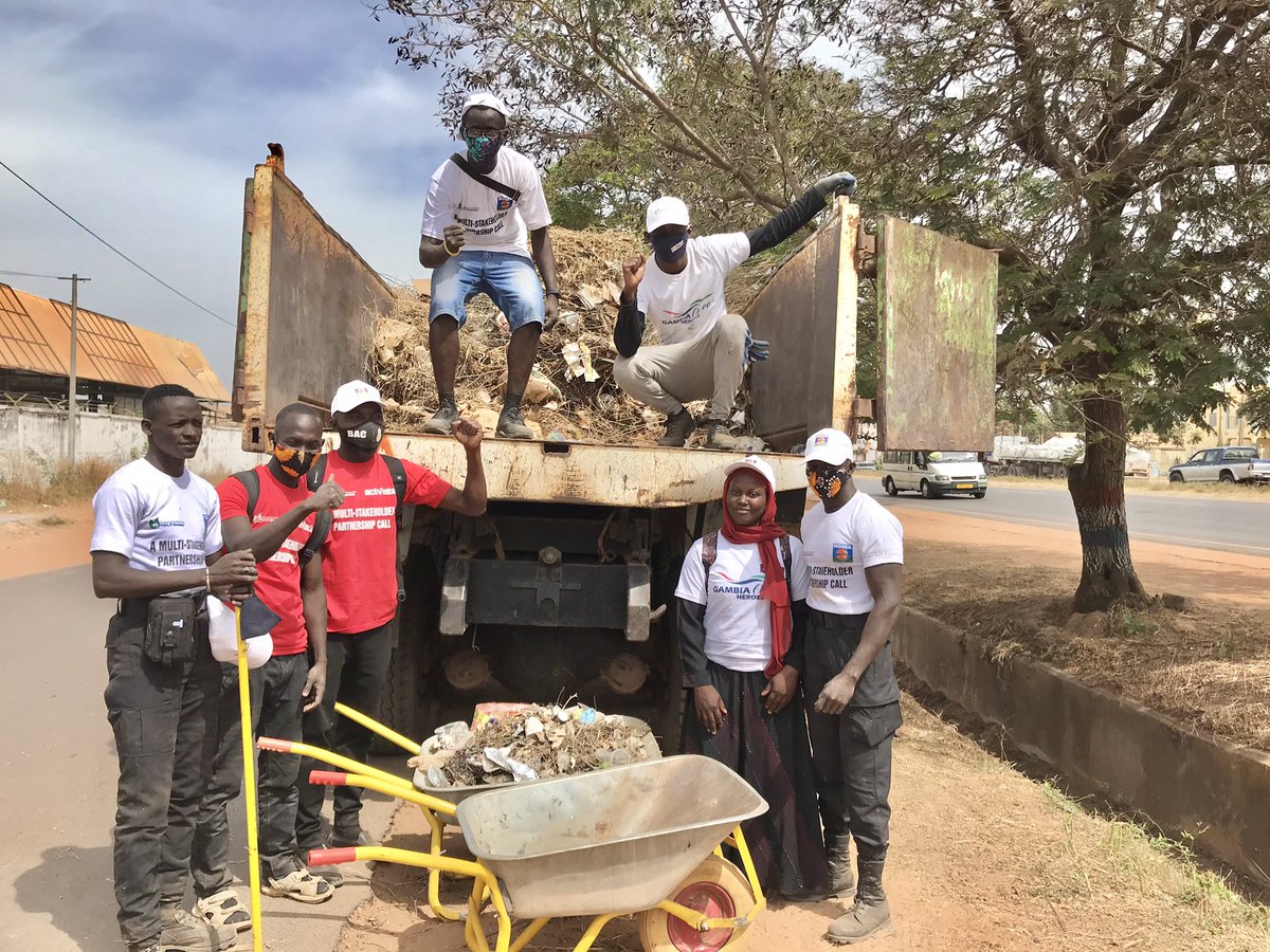 gambiaoceanhero's tweet photo. Gambia Ocean Heroes joined @helpgambia1 initiatives ‘Diaspora cleanup’, as we save the environment ♻️ from #36tons of trash 💪🏿with various civic organizations at a massive cleanup from Westfield to Jimplex.
#KeepGambiaClean
#BePartOfTheSolution https://t.co/uKsx8VZYUl