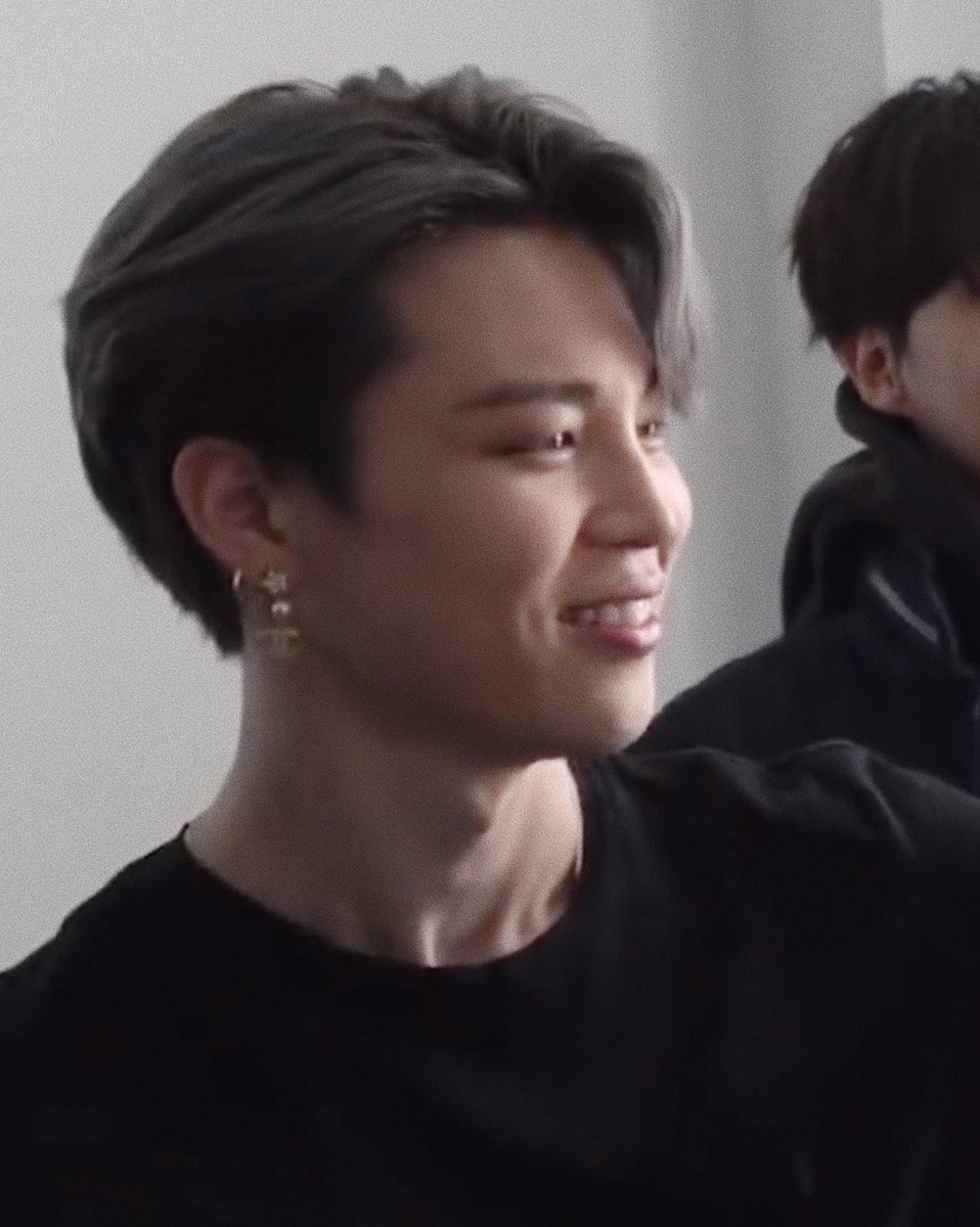 jjimvely's tweet photo. 🖤🖤🖤

#JIMIN @BTS_twt https://t.co/DPnWGyfMtQ