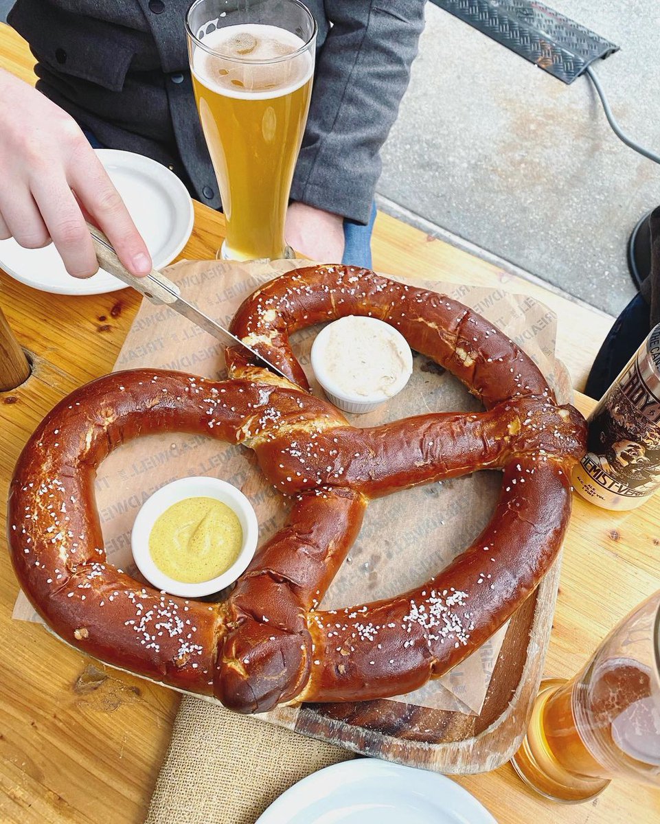 treadwellpark's tweet photo. Knot your average pretzel.😉🥨 #treadwellpark (📷 @uesthings) https://t.co/k4JjaY1zZY