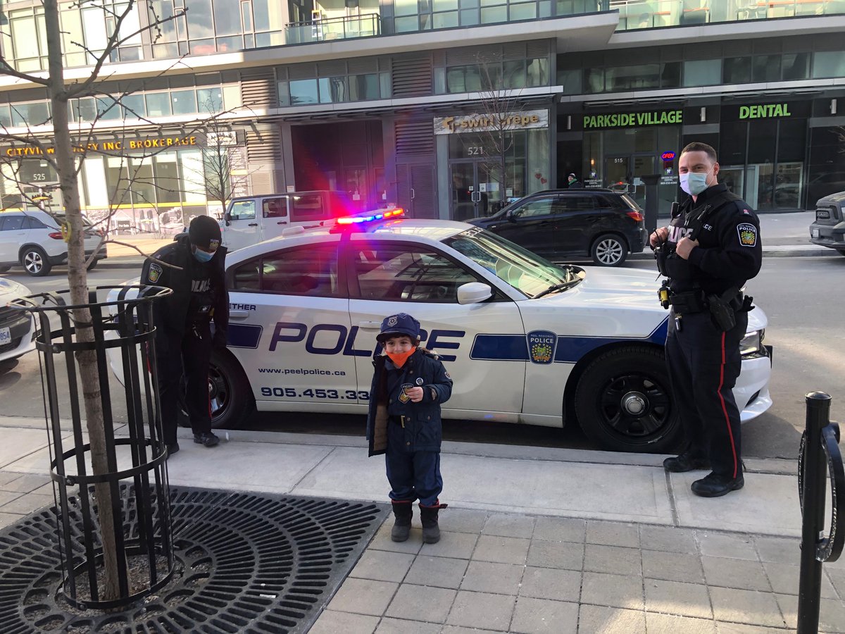 How lucky <a href="/PRP11Div/">Peel Police 11 Division</a> officers were to find out it was this 3 yr old's birthday today 🥳

He's wearing his police uniform &amp; even behind his mask, you can see the grin from ear to ear.

@PeelRecruiting will be waiting for your application when you're just a bit older. 🚔