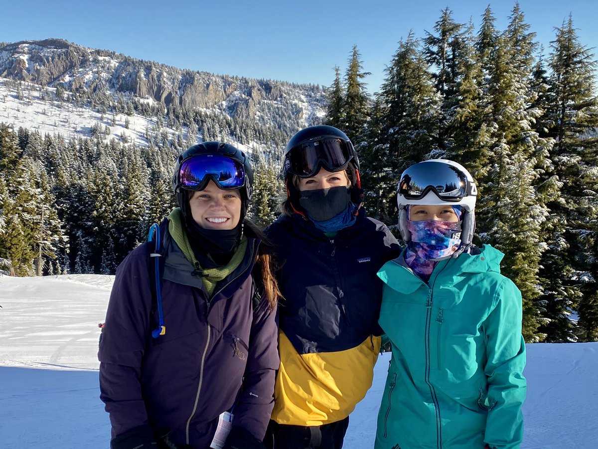 Perks of living in Portland? Skiing with cofellows ⛷❄️ @mirmerrill @StaceyHowellMD @lucyqlin3