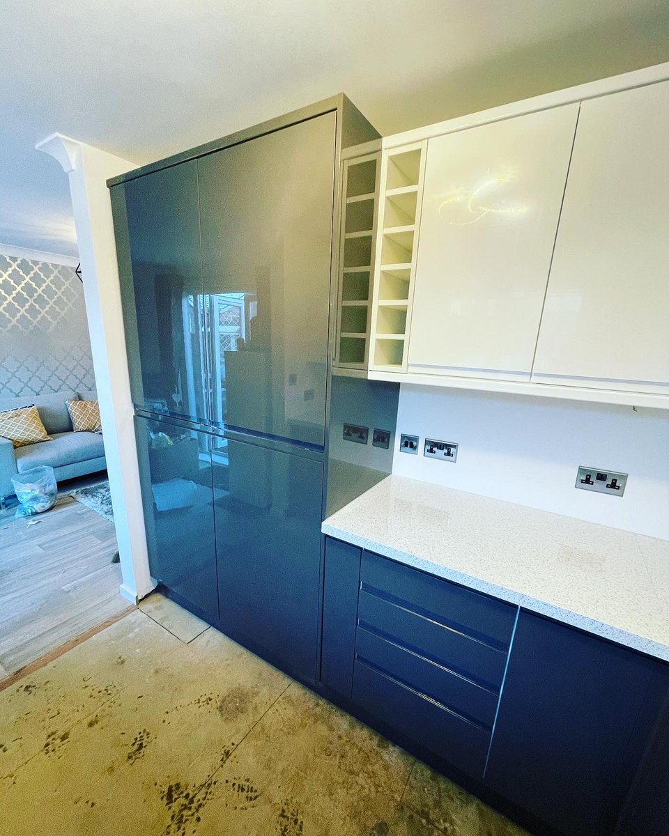 JwaBuilding's tweet image. Completed this B&amp;amp;Q kitchen today, anthracite gloss base units with white gloss wall units, works great!

 #b&amp;amp;q #kitchen #work #nottinghamjoiner #gloss #handleless #instagood #instadaily