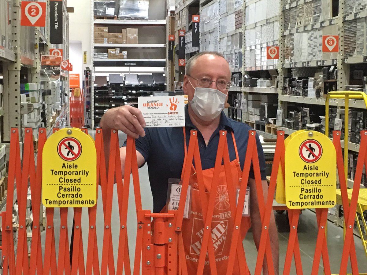 #EverettProud of David Underhill’s effort to keep customers and associates safe by properly placing work area gates up when working his pack down with an electric ladder. #safetyispersonal <a href="/HdJaaron/">Jaaron Lauterbach HD</a> <a href="/SarahLowell_HD/">Sarah Lowell</a> @THDTrenton @CraigCorlissHD